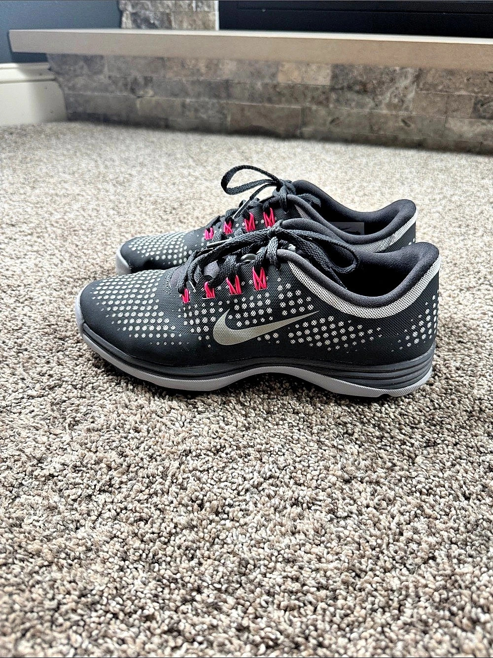 Nike Lunarlon Women's US 6.5 Athletic Shoes Black & Pink EUC